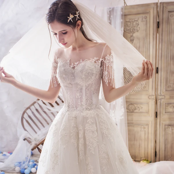 Élégant Ivoire Transparentes Robe De Mariée 2019 Princesse Encolure Dégagée Manches Courtes Perlage Gland Appliques En Dentelle Cathedral Train Volants
