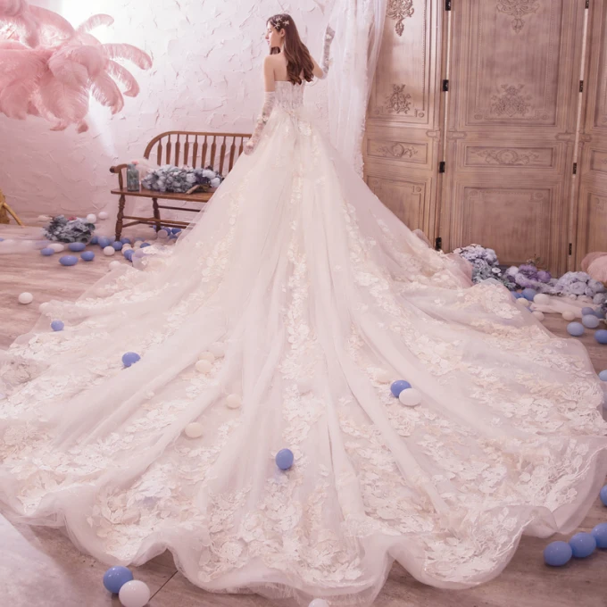 Romantisk Champagne Brudekjoler 2019 Prinsesse Fantastiske Unike Kjæreste Uten Ermer Ryggløse Appliques Blonder Beading Glitter Tyll Cathedral Train Buste