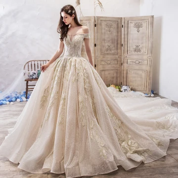 Lyx Champagne Bröllopsklänningar 2019 Balklänning Av Axeln Korta Ärm Halterneck Appliqués Spets Beading Pärla Glittriga Glitter Tyll Royal Train Ruffle