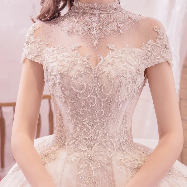 Vintage / Originale Champagne Transparentes Robe De Mariée 2019 Robe Boule Col Haut Manches Courtes Dos Nu Fait main Perlage Appliques En Dentelle Glitter Tulle Royal Train Volants