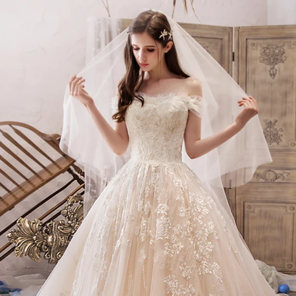 Beste Champagner Brautkleider / Hochzeitskleider 2019 A Linie Off Shoulder Kurze Ärmel Rückenfreies Applikationen Spitze Perlenstickerei Königliche Schleppe Rüschen