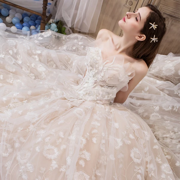 Chic / Beautiful Champagne Wedding Dresses 2019 Ball Gown Sweetheart Sleeveless Backless Glitter Appliques Lace Beading Royal Train Ruffle
