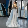 Luxus / Herrlich Himmelblau Abendkleider 2019 A Linie V-Ausschnitt Ärmellos Handgefertigt Perlenstickerei Lange Rüschen Rückenfreies Festliche Kleider