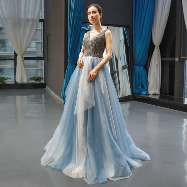 Luxe Bleu Ciel Robe De Soirée 2019 Princesse V-Cou Sans Manches Fait main Perlage Longue Volants Dos Nu Robe De Ceremonie
