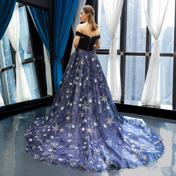 Luxe Bleu Marine Daim Robe De Soirée 2019 Princesse De l'épaule Manches Courtes Appliques En Dentelle Étoile Paillettes Chapel Train Volants Dos Nu