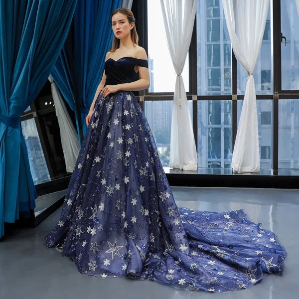 Luxe Bleu Marine Daim Robe De Soirée 2019 Princesse De l'épaule Manches Courtes Appliques En Dentelle Étoile Paillettes Chapel Train Volants Dos Nu