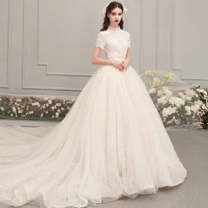 Vintage Champagne Bröllopsklänningar 2019 Prinsessa Hög Hals Korta Ärm Halterneck Beading Pärla Skärp Cathedral Train Ruffle