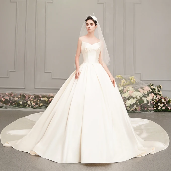 Enkel Satin Champagne Brudekjoler 2019 Prinsesse Fantastiske Unike Kjæreste Uten Ermer Ryggløse Cathedral Train Buste