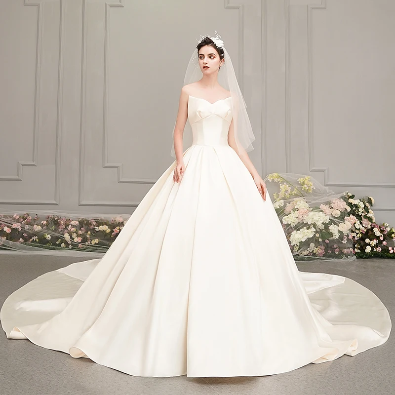 Enkel Satin Champagne Brudekjoler 2019 Prinsesse Fantastiske Unike Kjæreste Uten Ermer Ryggløse Cathedral Train Buste