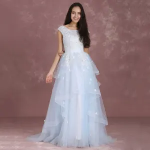 Élégant Bleu Ciel Robe De Bal 2018 Princesse Encolure Dégagée Sans Manches Appliques En Dentelle Paillettes Train De Balayage Volants En Cascade Dos Nu Robe De Ceremonie