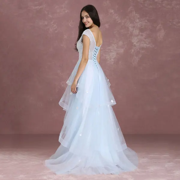 Élégant Bleu Ciel Robe De Bal 2018 Princesse Encolure Dégagée Sans Manches Appliques En Dentelle Paillettes Train De Balayage Volants en Cascade Dos Nu Robe De Ceremonie
