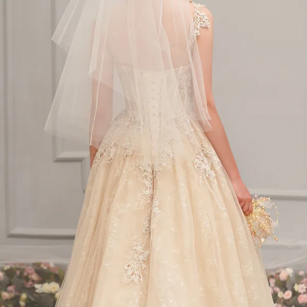 Elegant Champagne Brudekjoler 2019 Prinsesse Spaghettistropper Uten Ermer Ryggløse Glitter Appliques Blonder Perle Beading Chapel Train Buste