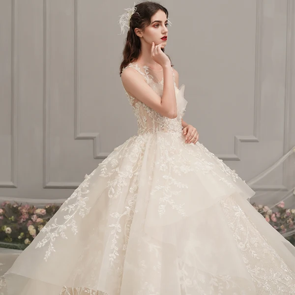 Romantique Champagne Transparentes Robe De Mariée 2019 Robe Boule Encolure Dégagée Sans Manches Dos Nu Glitter Appliques En Dentelle Perlage Cathedral Train Volants