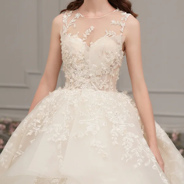 Romantique Champagne Transparentes Robe De Mariée 2019 Robe Boule Encolure Dégagée Sans Manches Dos Nu Glitter Appliques En Dentelle Perlage Cathedral Train Volants
