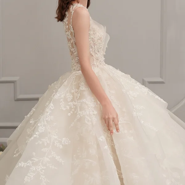 Romantique Champagne Transparentes Robe De Mariée 2019 Robe Boule Encolure Dégagée Sans Manches Dos Nu Glitter Appliques En Dentelle Perlage Cathedral Train Volants