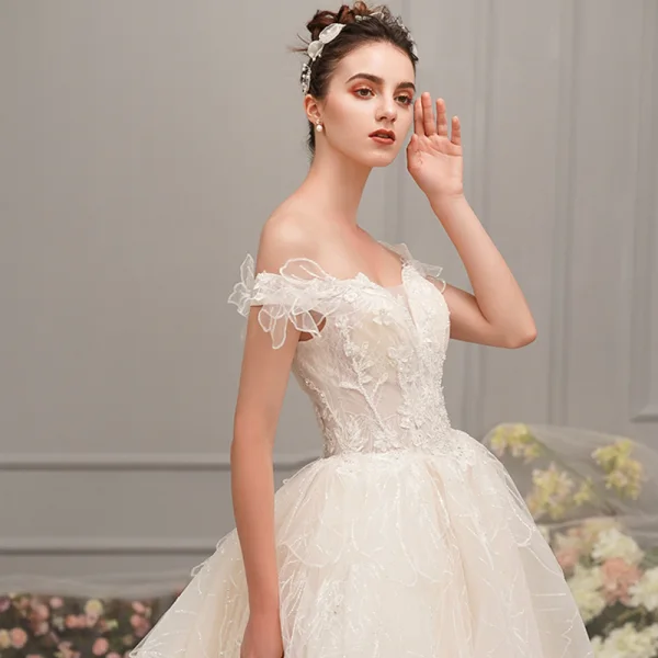 Élégant Champagne Robe De Mariée 2019 Princesse De l'épaule Manches Courtes Dos Nu Perlage Appliques En Dentelle Glitter Tulle Cathedral Train Volants