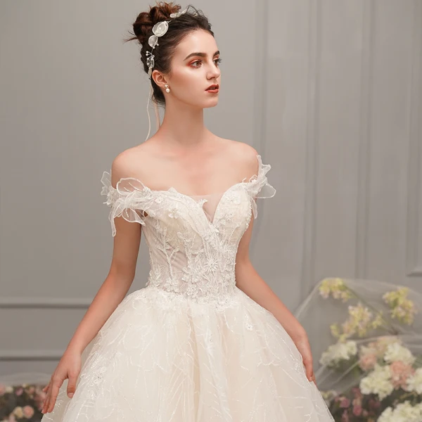 Élégant Champagne Robe De Mariée 2019 Princesse De l'épaule Manches Courtes Dos Nu Perlage Appliques En Dentelle Glitter Tulle Cathedral Train Volants