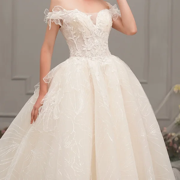 Élégant Champagne Robe De Mariée 2019 Princesse De l'épaule Manches Courtes Dos Nu Perlage Appliques En Dentelle Glitter Tulle Cathedral Train Volants