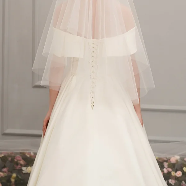 Enkla Champagne Satin Bröllopsklänningar 2019 Prinsessa Av Axeln Korta ärm Halterneck Cathedral Train Ruffle