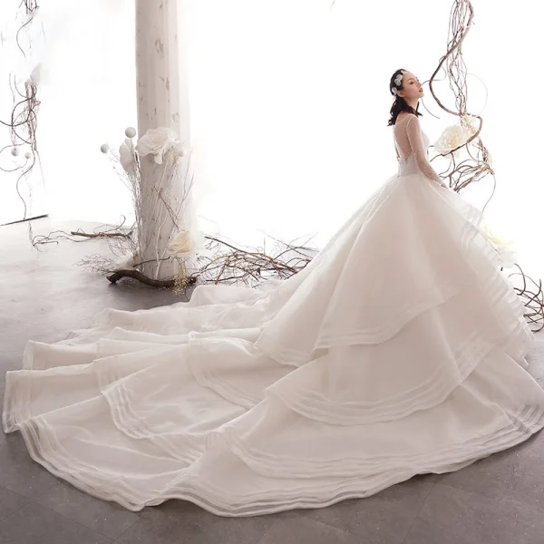 Luxus / Herrlich Champagner Durchsichtige Brautkleider / Hochzeitskleider 2019 A Linie Rundhalsausschnitt 3/4 Ärmel Rückenfreies Handgefertigt Perlenstickerei Kathedrale Schleppe Fallende Rüsche