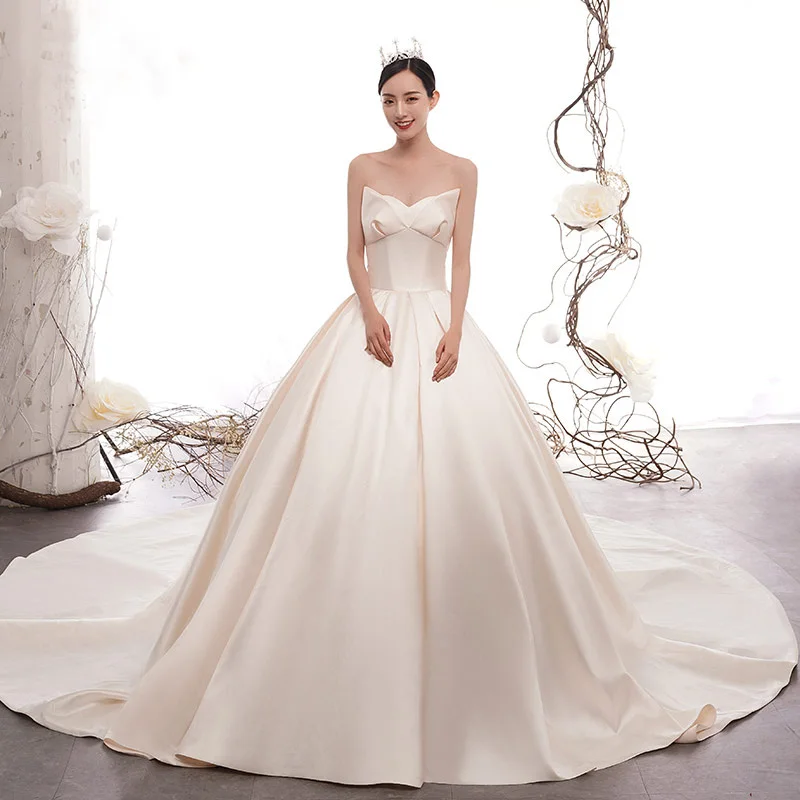 Enkel Champagne Satin Brudekjoler 2019 Prinsesse Fantastiske Unike Kjæreste Ryggløse Cathedral Train Buste