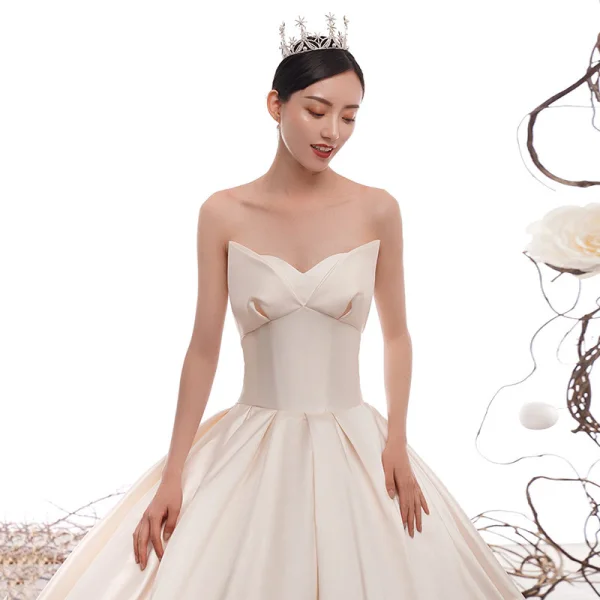 Enkel Champagne Satin Brudekjoler 2019 Prinsesse Fantastiske / Unike Kjæreste Ryggløse Cathedral Train Buste