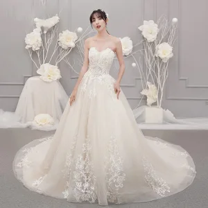 Fine Champagne Brudekjoler 2019 Prinsesse Kjæreste Uten Ermer Ryggløse Appliques Blonder Beading Glitter Tyll Chapel Train