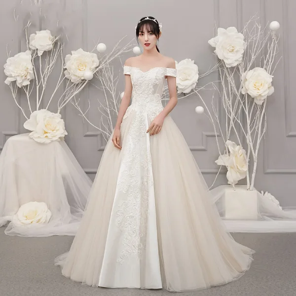 Vintage / Retro Champagne Outdoor / Garden Wedding Dresses 2019 A-Line / Princess Off-The-Shoulder Short Sleeve Backless Appliques Lace Beading Sweep Train Ruffle