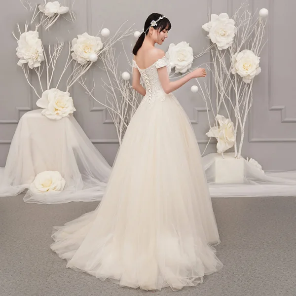 Vintage / Retro Champagne Outdoor / Garden Wedding Dresses 2019 A-Line / Princess Off-The-Shoulder Short Sleeve Backless Appliques Lace Beading Sweep Train Ruffle