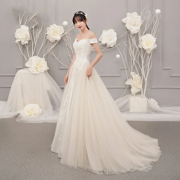 Vintage / Retro Champagne Outdoor / Garden Wedding Dresses 2019 A-Line / Princess Off-The-Shoulder Short Sleeve Backless Appliques Lace Beading Sweep Train Ruffle