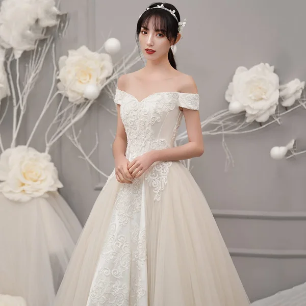 Vintage / Retro Champagne Outdoor / Garden Wedding Dresses 2019 A-Line / Princess Off-The-Shoulder Short Sleeve Backless Appliques Lace Beading Sweep Train Ruffle