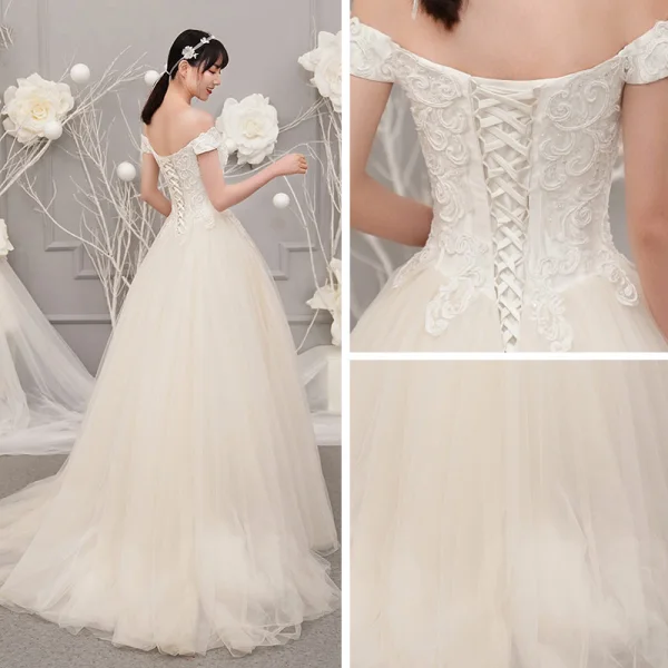 Vintage / Retro Champagne Outdoor / Garden Wedding Dresses 2019 A-Line / Princess Off-The-Shoulder Short Sleeve Backless Appliques Lace Beading Sweep Train Ruffle