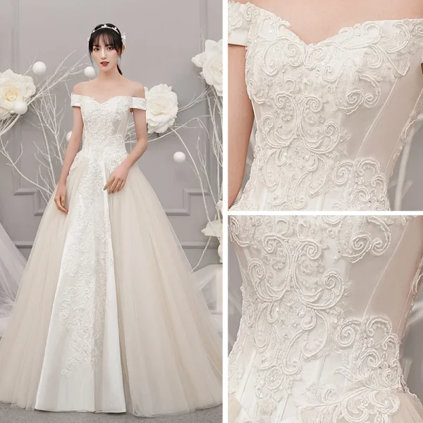 Vintage / Retro Champagne Outdoor / Garden Wedding Dresses 2019 A-Line / Princess Off-The-Shoulder Short Sleeve Backless Appliques Lace Beading Sweep Train Ruffle