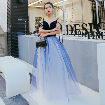 Abordable Bleu Marine Dégradé De Couleur Daim Robe De Soirée 2019 Princesse Col V Profond Sans Manches Longue Volants Dos Nu Robe De Ceremonie