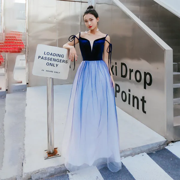 Abordable Bleu Marine Dégradé De Couleur Daim Robe De Soirée 2019 Princesse Col v profond Sans Manches Longue Volants Dos Nu Robe De Ceremonie