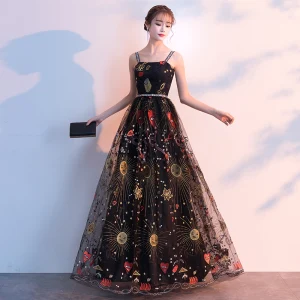 Charmant Noire Robe De Soirée 2019 Princesse Bretelles Spaghetti Sans Manches Dessin Animé Brodé Ceinture Longue Volants Dos Nu Robe De Ceremonie