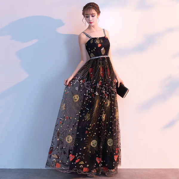 Charmant Noire Robe De Soirée 2019 Princesse Bretelles Spaghetti Sans Manches Dessin animé Brodé Ceinture Longue Volants Dos Nu Robe De Ceremonie