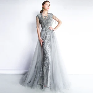 Lyx Grå Aftonklänningar 2019 Prinsessa V Hals Ärmlös Beading Tassel Appliqués Spets Svep Tåg Ruffle Halterneck Formella Klänningar