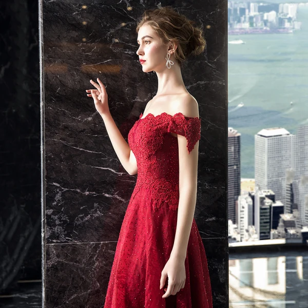 Best Burgundy Lace Evening Dresses  2019 A-Line / Princess Off-The-Shoulder Short Sleeve Appliques Lace Rhinestone Floor-Length / Long Ruffle Backless Formal Dresses