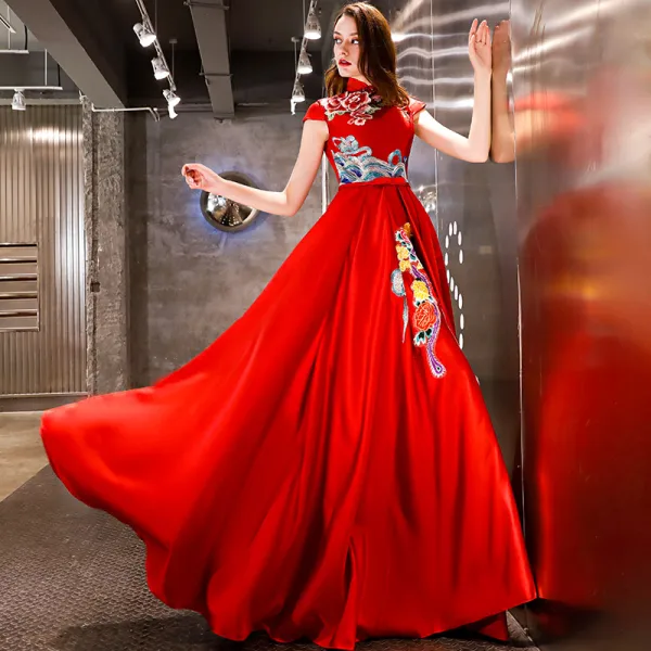 Chinese style Affordable Red Satin Evening Dresses  2019 A-Line / Princess High Neck Sleeveless Embroidered Flower Bow Sash Floor-Length / Long Ruffle Backless Formal Dresses
