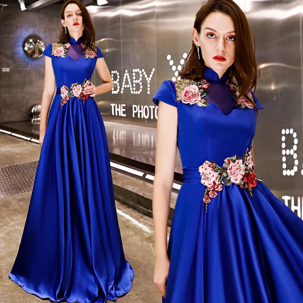Style Chinois Abordable Rouge Satin Robe De Soirée 2019 Princesse Col Haut Sans Manches Brodé Fleur Perlage Longue Volants Dos Nu Robe De Ceremonie