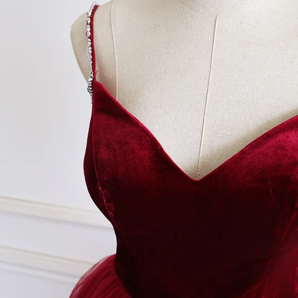 Modest / Simple Burgundy Suede Prom Dresses 2019 A-Line / Princess Spaghetti Straps Sleeveless Floor-Length / Long Ruffle Backless Formal Dresses