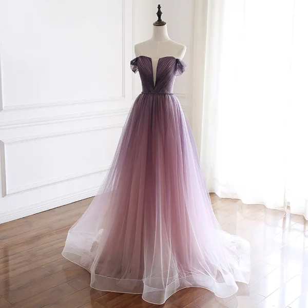 Elegante Traube Farbverlauf Ballkleider 2019 A Linie Off Shoulder Durchsichtige Tiefer V-Ausschnitt Kurze Ärmel Perlenstickerei Stoffgürtel Sweep / Pinsel Zug Rüschen Rückenfreies Festliche Kleider