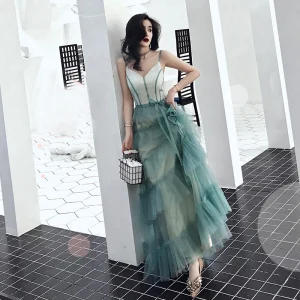 Chic Belle Vert Robe De Soirée 2019 Princesse Bretelles Spaghetti V Cou Sans Manches Longue Volants En Cascade Dos Nu Robe De Ceremonie