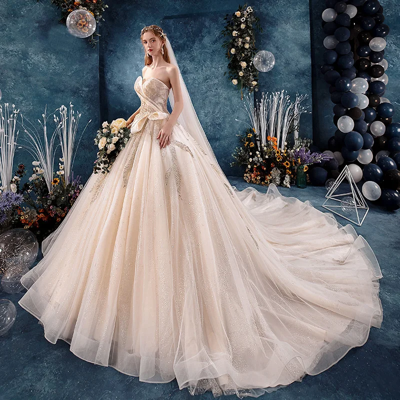 Elegant Champagne Brudekjoler 2019 Prinsesse Kjæreste Uten Ermer Ryggløse Beading Glitter Tyll Cathedral Train Buste