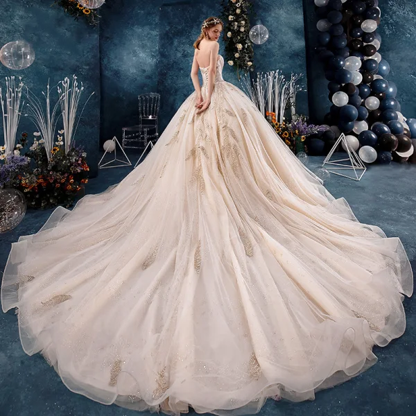 Elegant Champagne Brudekjoler 2019 Prinsesse Kjæreste Uten Ermer Ryggløse Beading Glitter Tyll Cathedral Train Buste