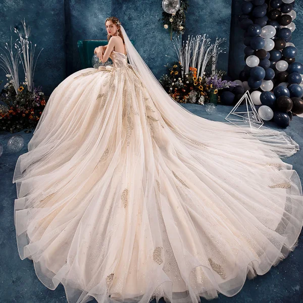 Elegant Champagne Brudekjoler 2019 Prinsesse Kjæreste Uten Ermer Ryggløse Beading Glitter Tyll Cathedral Train Buste