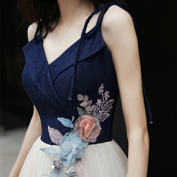 Élégant Bleu Marine Champagne Robe De Soirée 2019 Princesse Bretelles Spaghetti Sans Manches Dos Nu Appliques En Dentelle Fleur Perlage Tribunal Train Volants Robe De Ceremonie