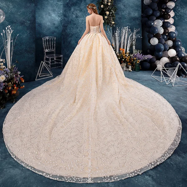 Fine Champagne Brudekjoler 2019 Prinsesse Fantastiske / Unike Kjæreste Uten Ermer Ryggløse Glitter Paljetter Tyll Cathedral Train Buste