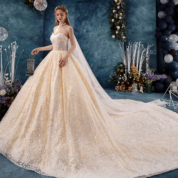 Fine Champagne Brudekjoler 2019 Prinsesse Fantastiske / Unike Kjæreste Uten Ermer Ryggløse Glitter Paljetter Tyll Cathedral Train Buste